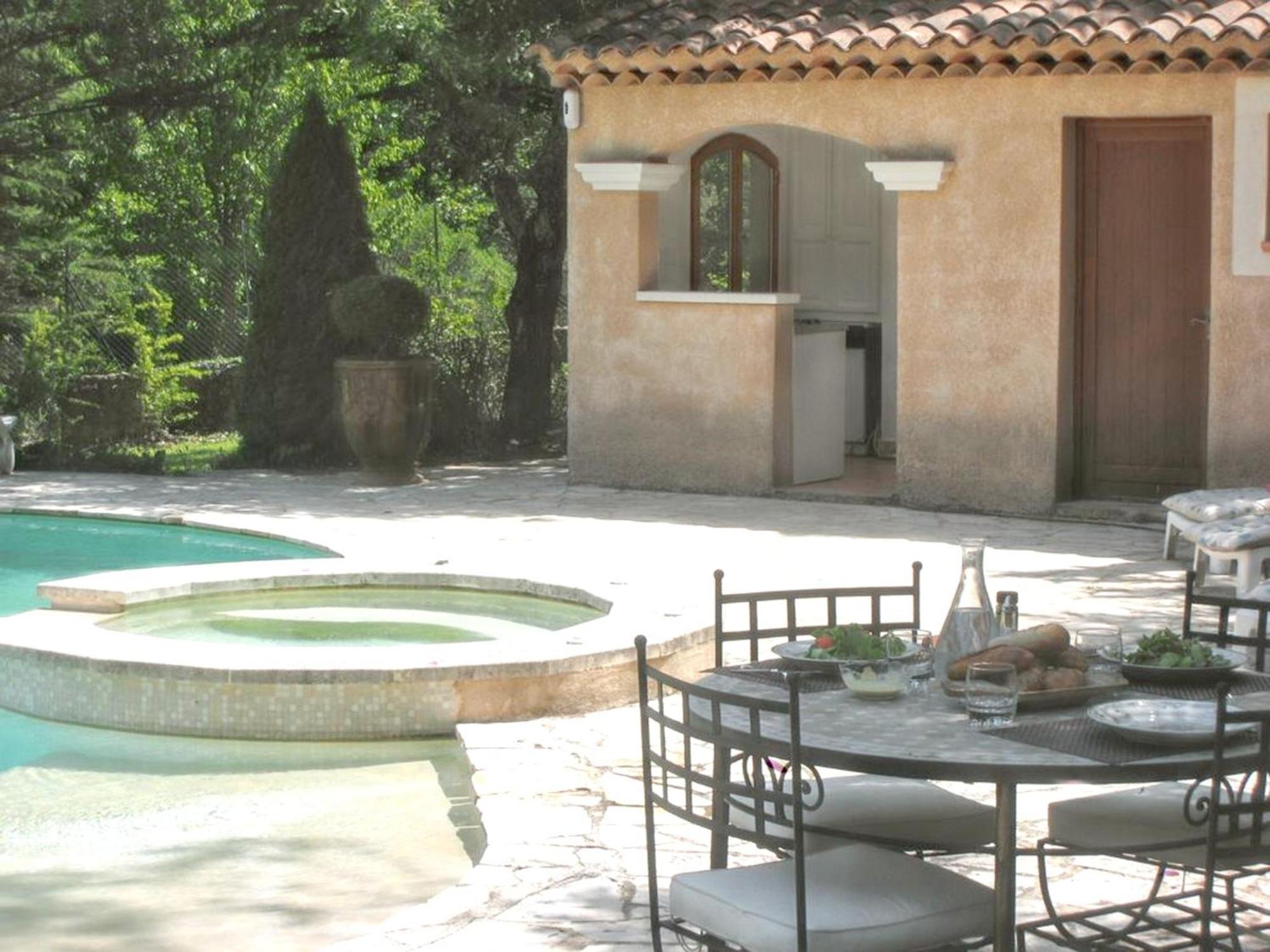Villa Spacieuse Avec Piscine A Saint Maximin Eksteriør billede