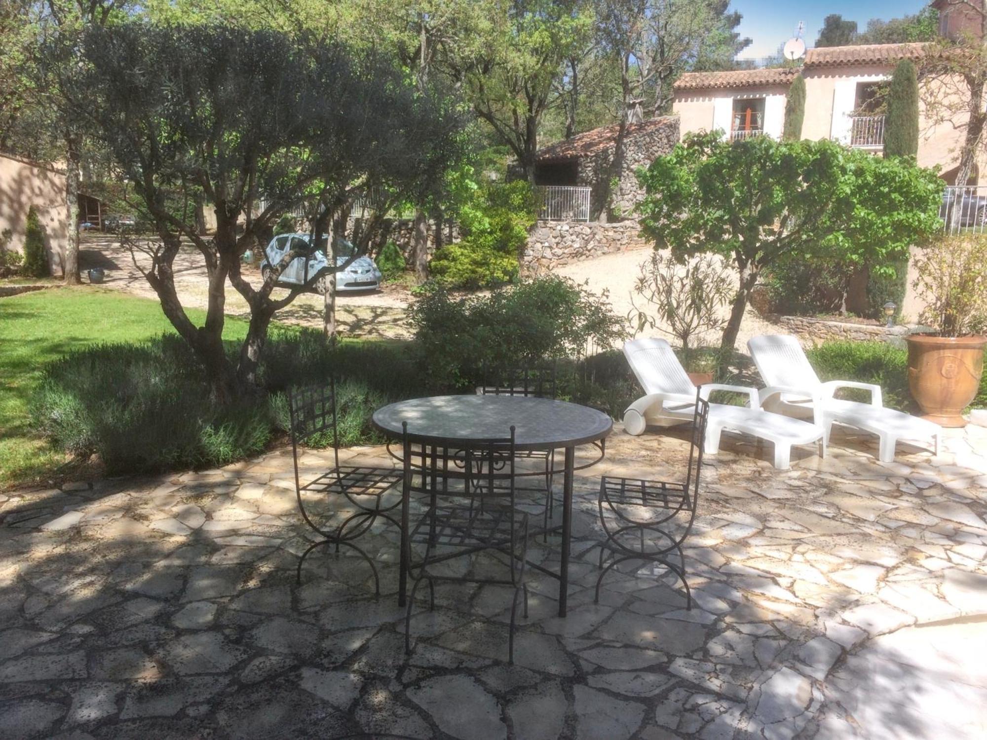 Villa Spacieuse Avec Piscine A Saint Maximin Eksteriør billede